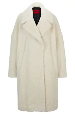 Abrigo de peluche oversize fit con etiqueta con logo en la espalda