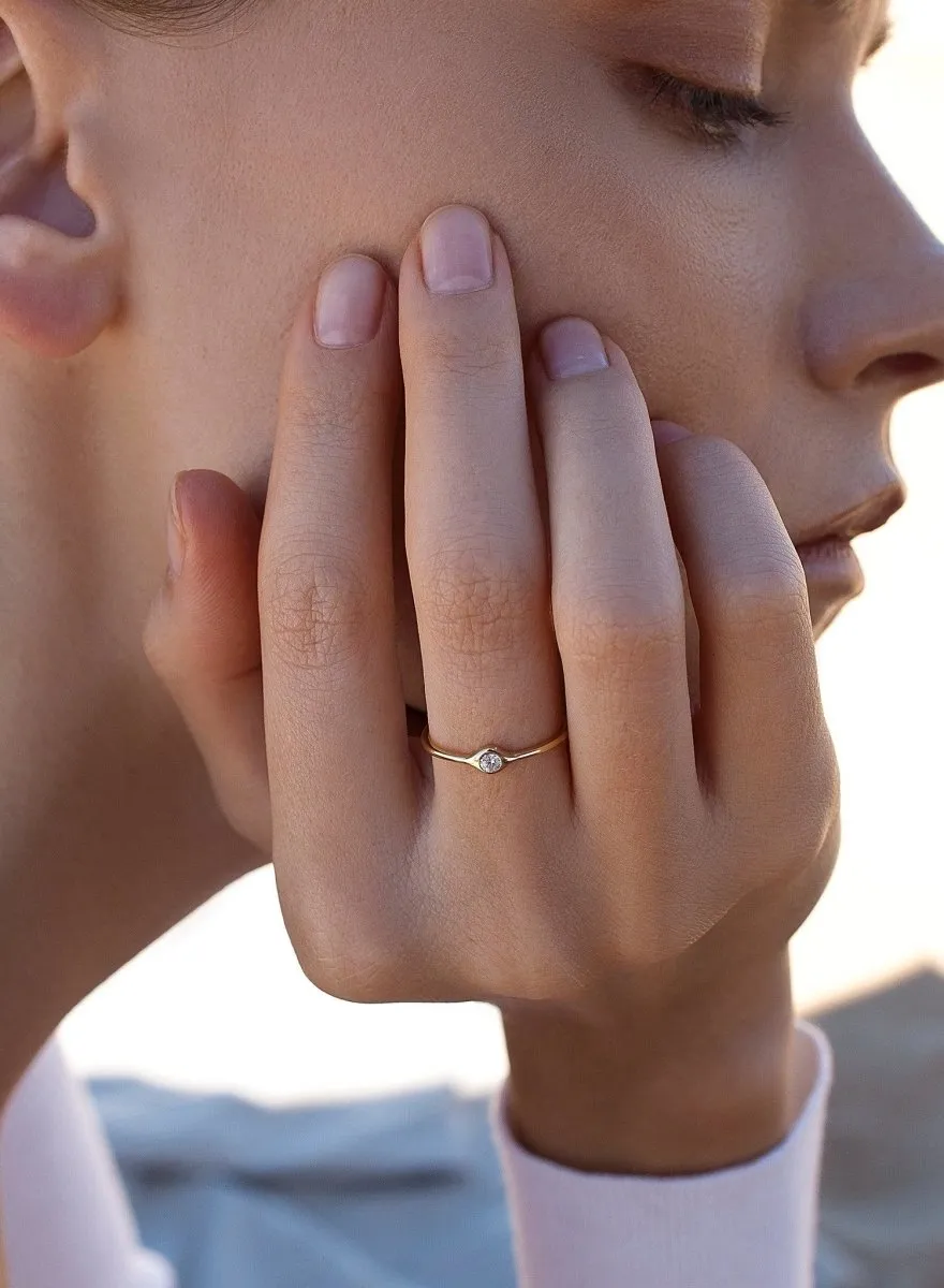 Anillos finos de plata dorado minimalista