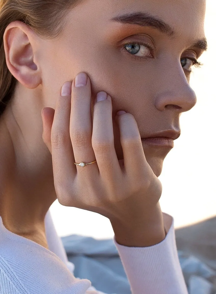 Anillos finos de plata dorado minimalista