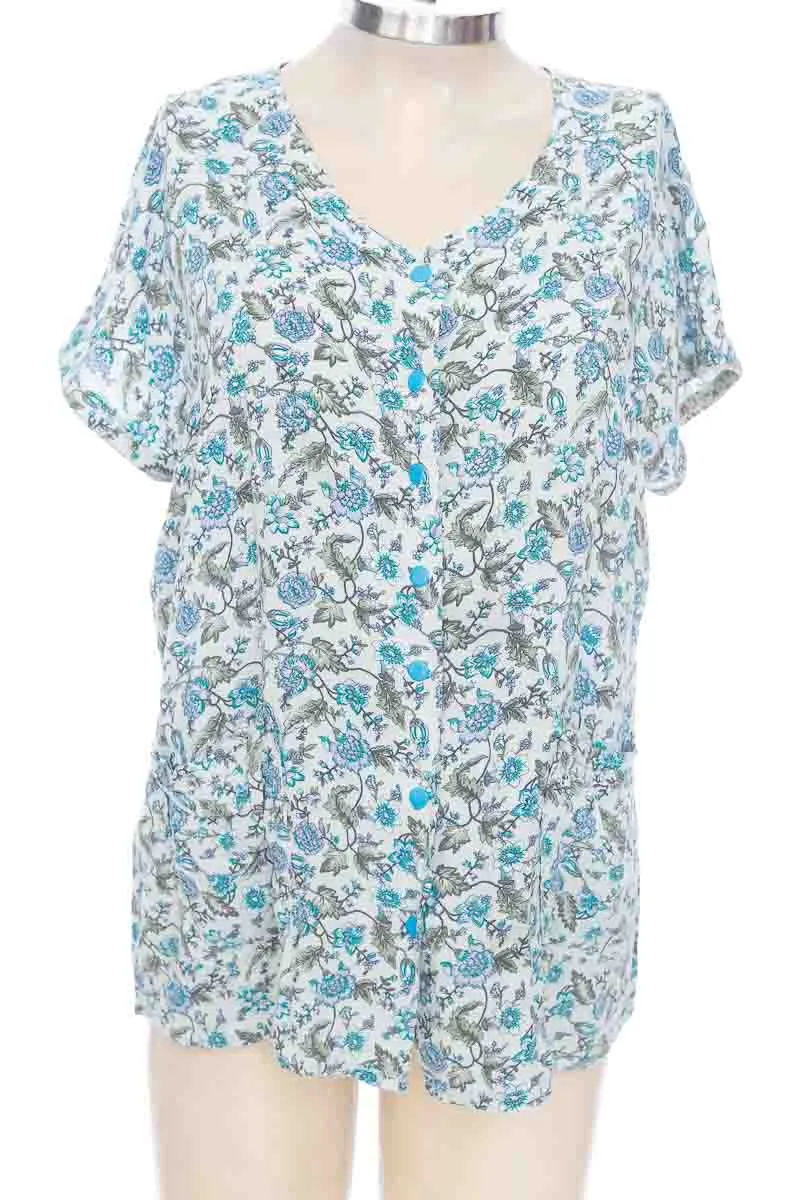 BLUSA COLOR AZUL  CLOSEANDO