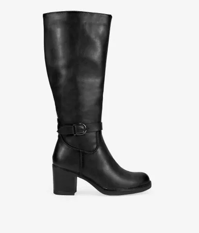 Botas altas marrones con tacón y hebilla