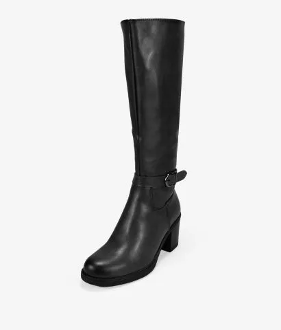 Botas altas marrones con tacón y hebilla