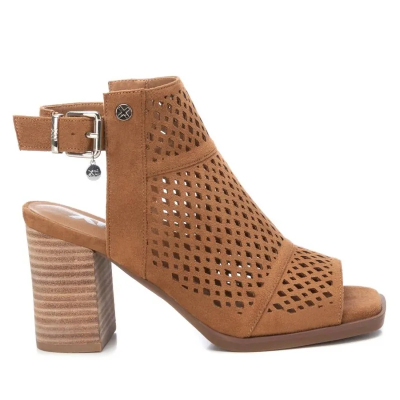 Botín de mujer XTI 142430 Camel
