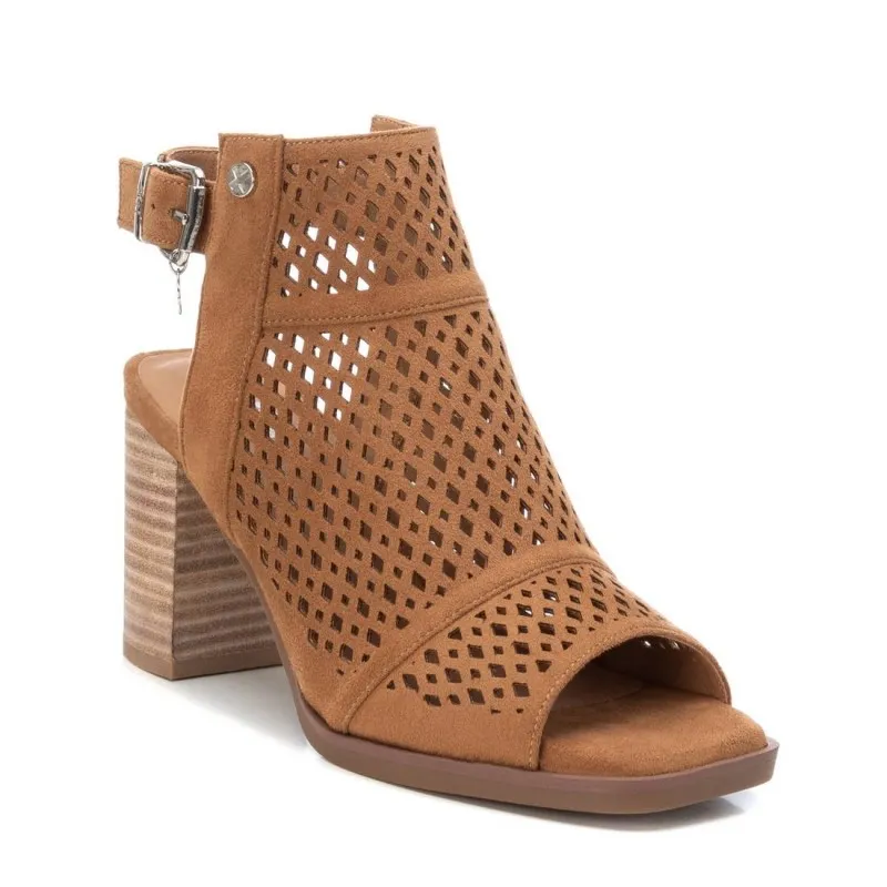 Botín de mujer XTI 142430 Camel