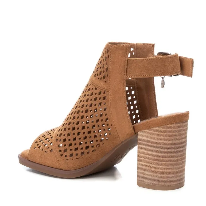 Botín de mujer XTI 142430 Camel