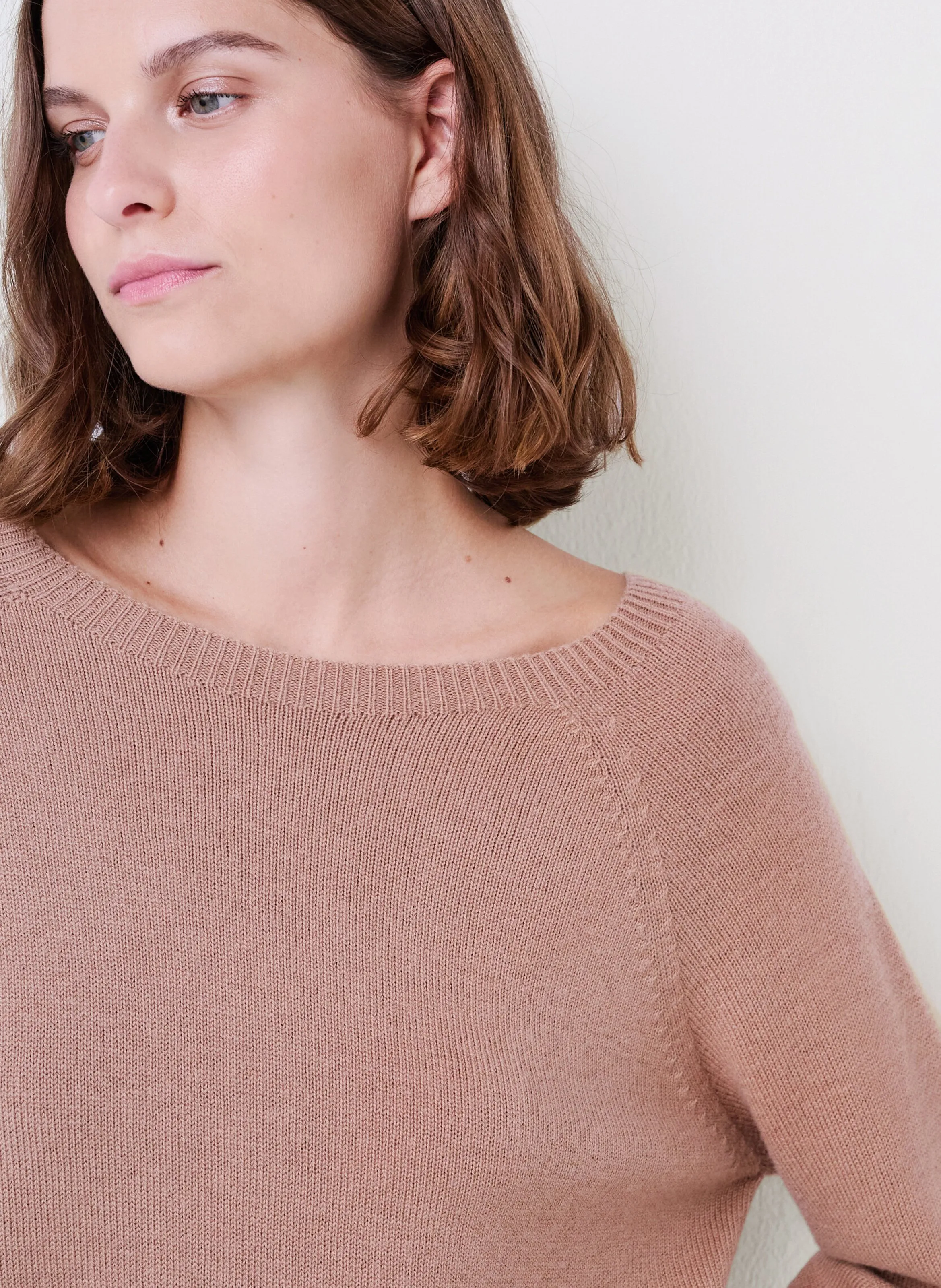 CAROLL MDIMITRI  JERSEY RECTO DE LANA CON CUELLO REDONDO EN MARRON