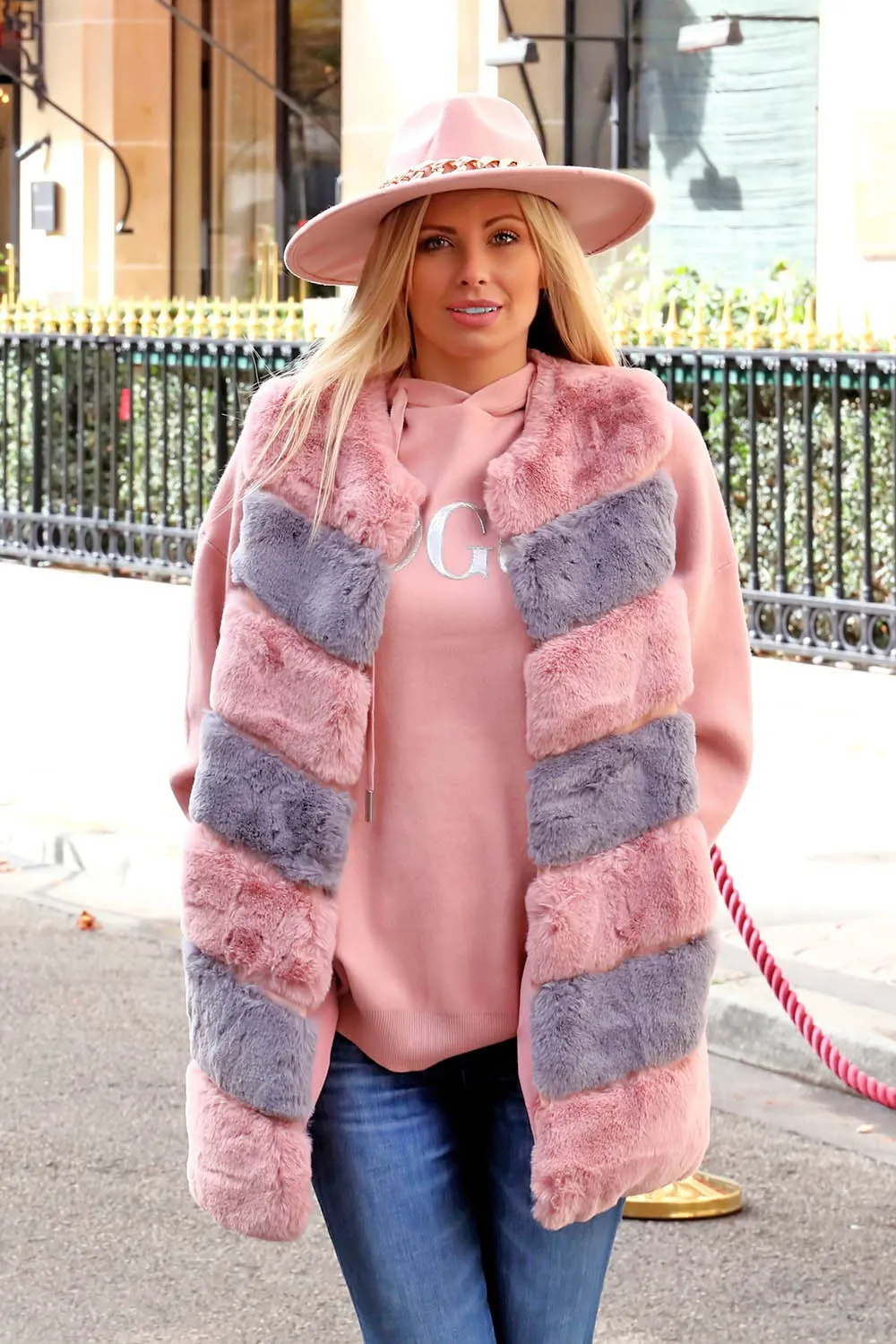 Chaqueta sin mangas gris y rosa