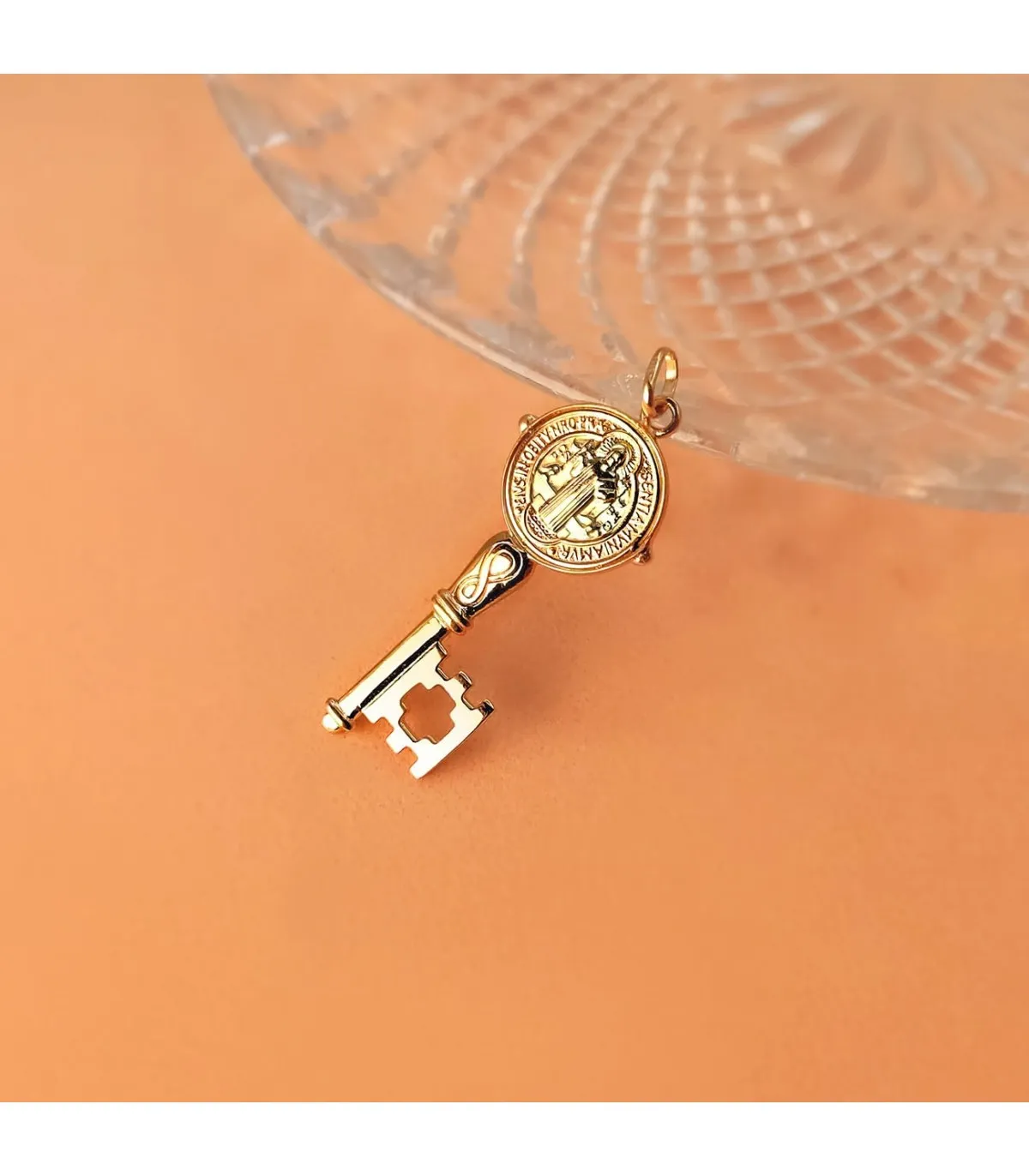 Colgante San Benito Monje Llave Oro 18K