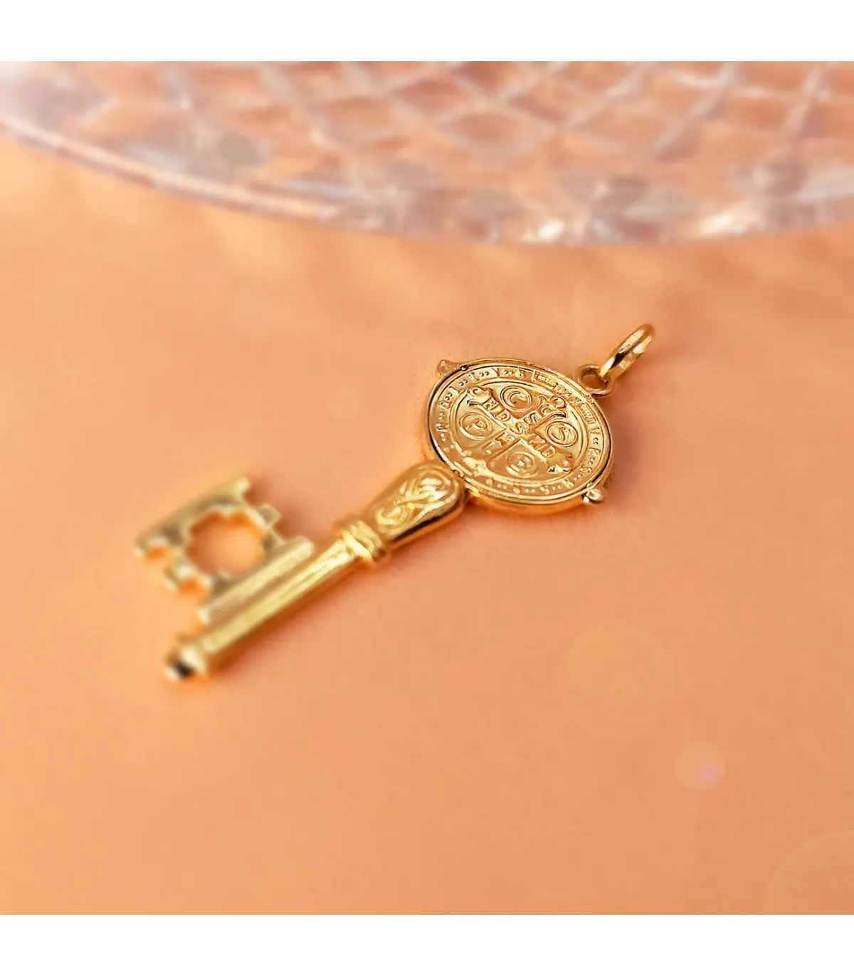 Colgante San Benito Monje Llave Oro 18K