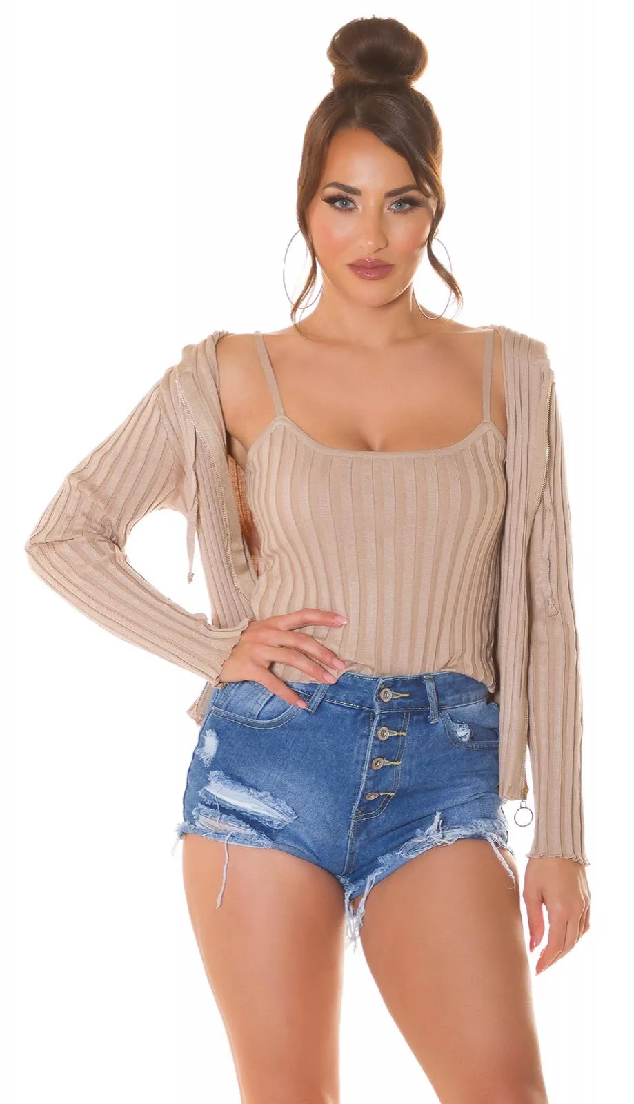 Conjunto de top y chaqueta capuchino