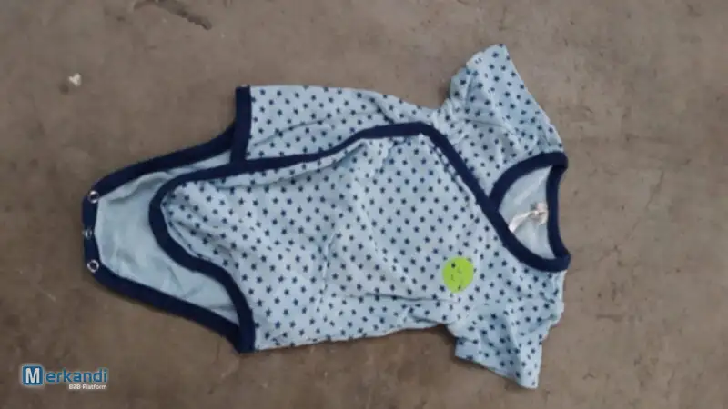 Contenedor Lleno de Ropa Usada 40