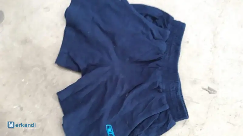 Contenedor Lleno de Ropa Usada 40