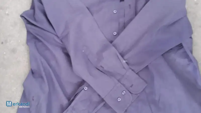 Contenedor Lleno de Ropa Usada 40