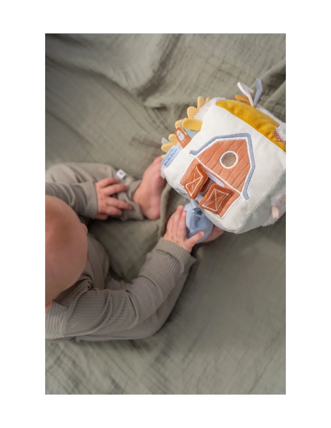 CUBO BLANDITO DE ACTIVIDADES PEQUEÑA GRANJA LITTLE DUTCH