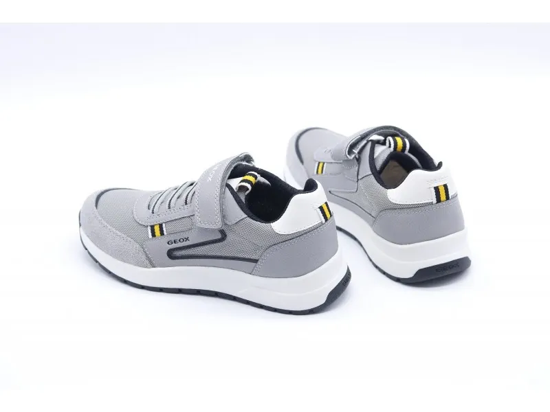 DEPORTIVO PARA NIÑO BRIEZEE J25GMB GEOX EN COLOR GRIS