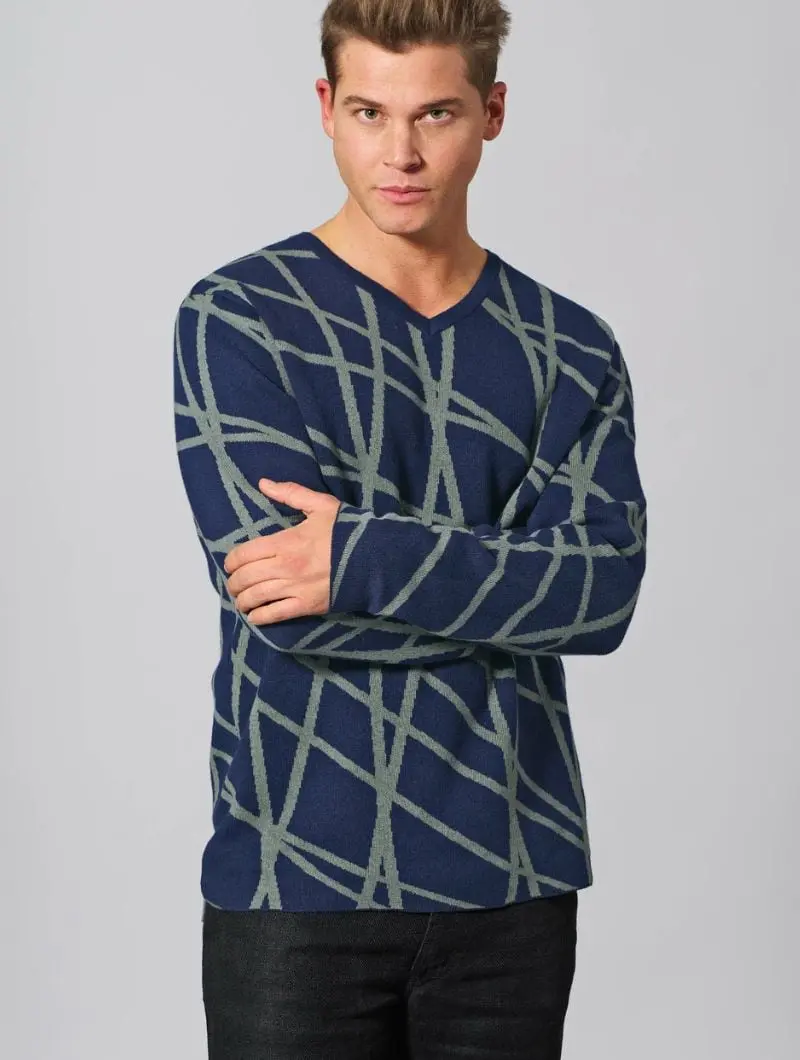 Jersey cuello pico hombre con diseño de rayas