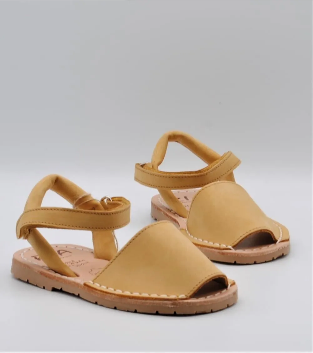 MENORQUINAS AVARCAS RIA NUBUCK MOSTAZA TIRA VELCRO