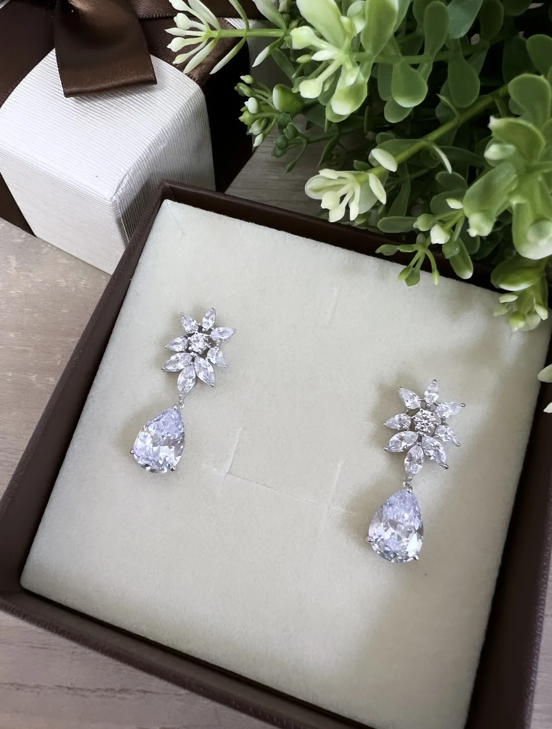 PENDIENTES DE NOVIA PEQUEÑOS PLATA FESTIVOS CON DISEÑO FLORAL