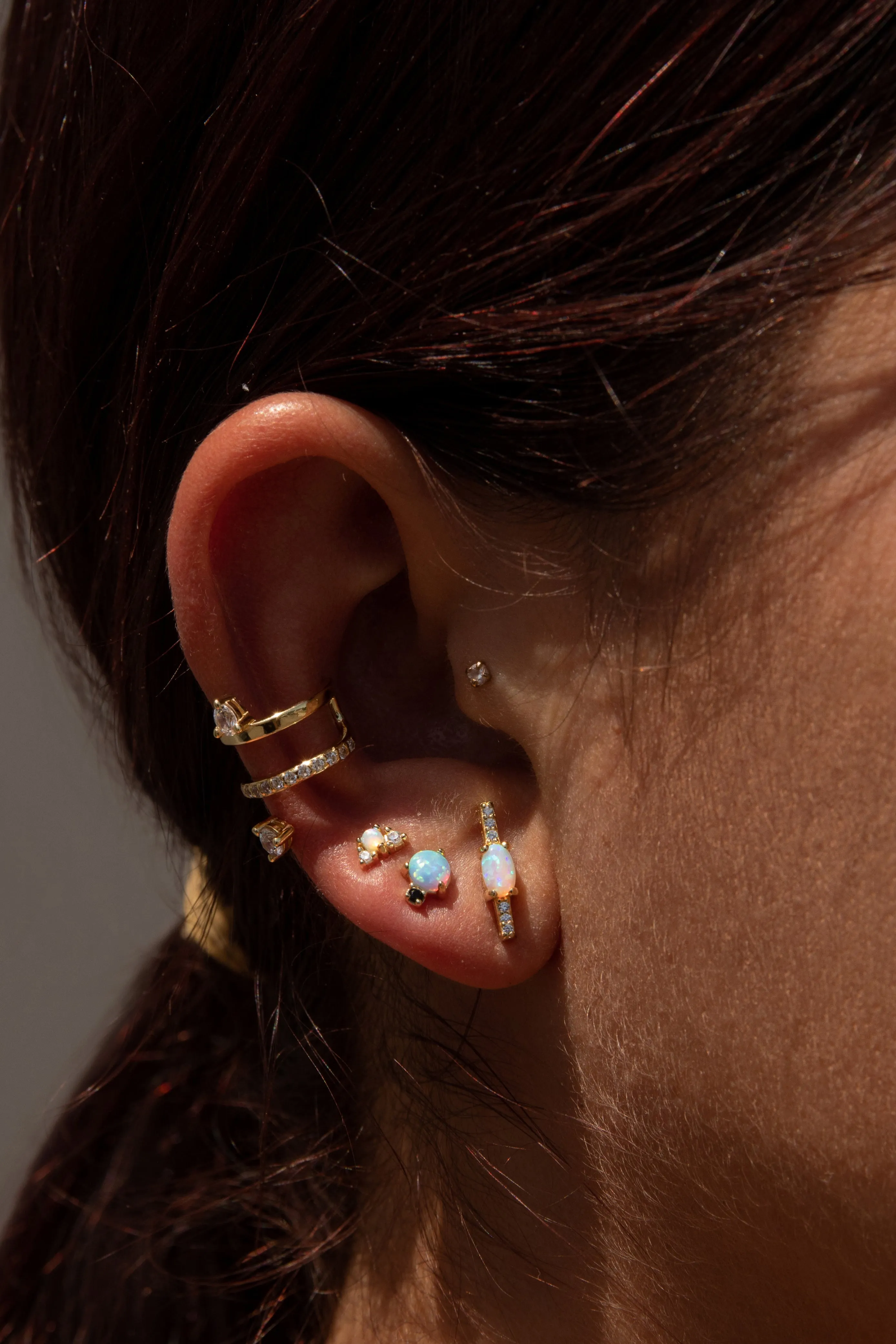 Piercing de plata bao dorado ópalo central y circonitas