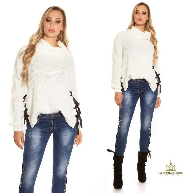 Suéter blanco oversize con cintas