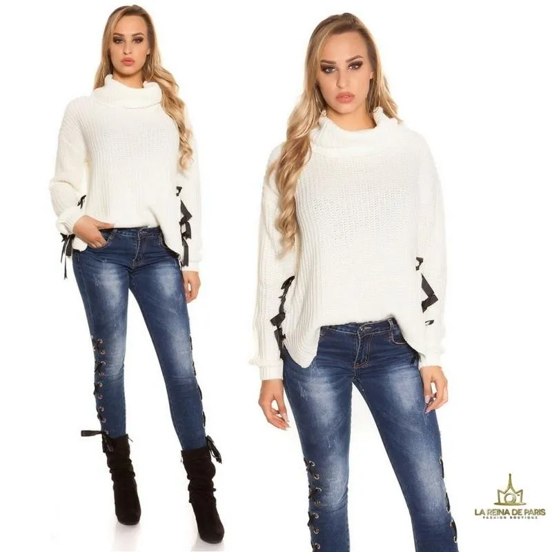 Suéter blanco oversize con cintas