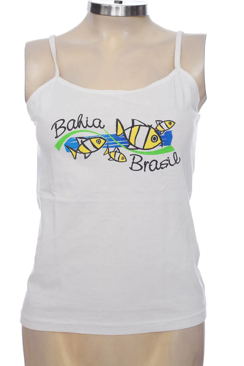 TOP / CAMISETA COLOR BLANCO  CLOSEANDO