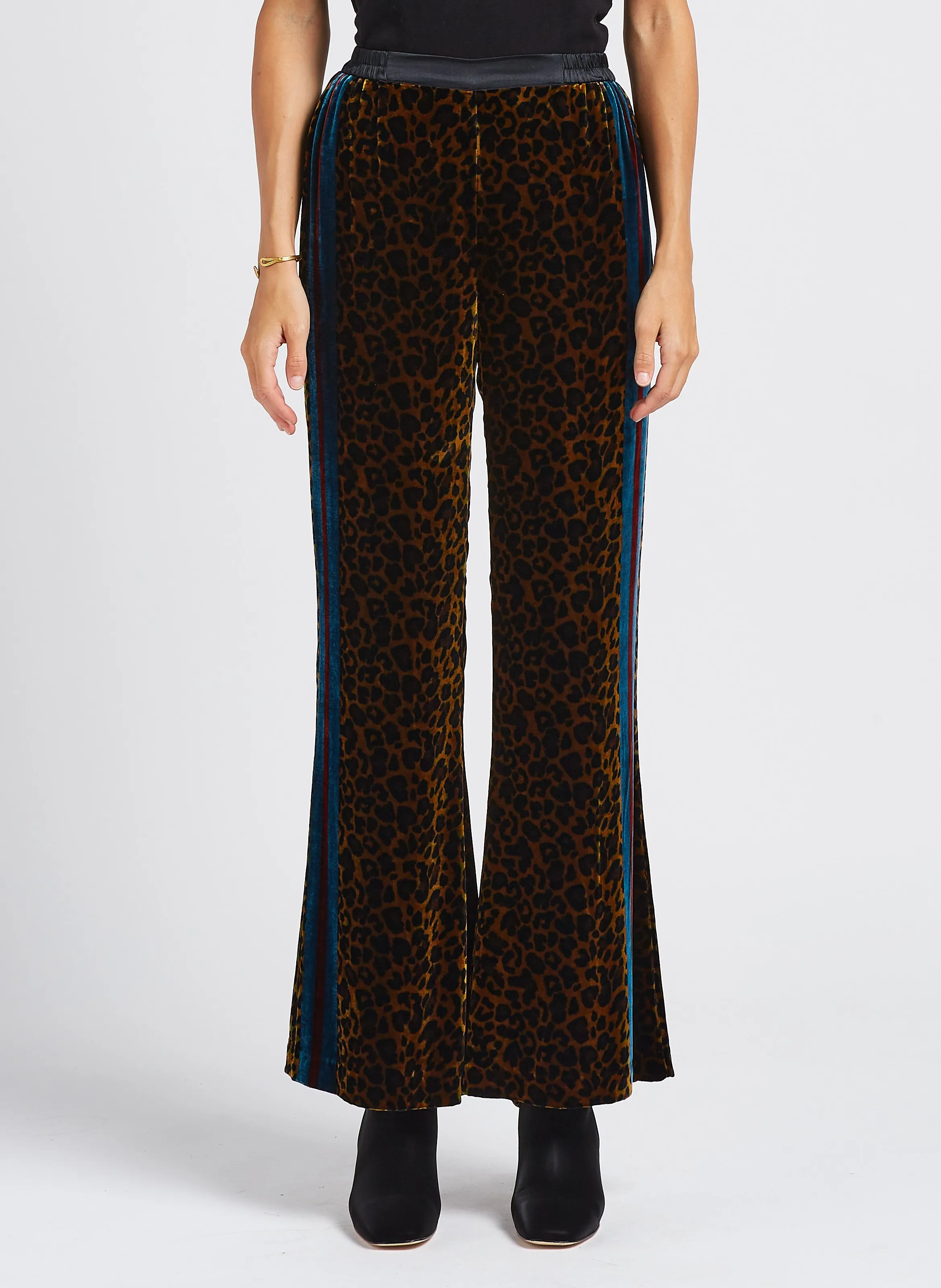 TORA  PANTALóN RECTO CON ESTAMPADO DE LEOPARDO EN MULTICOLOR