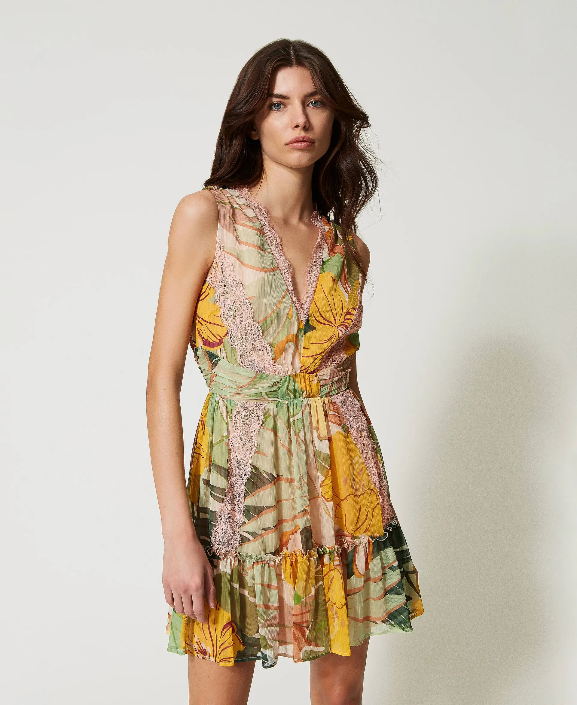 Vestido corto de crepé estampado