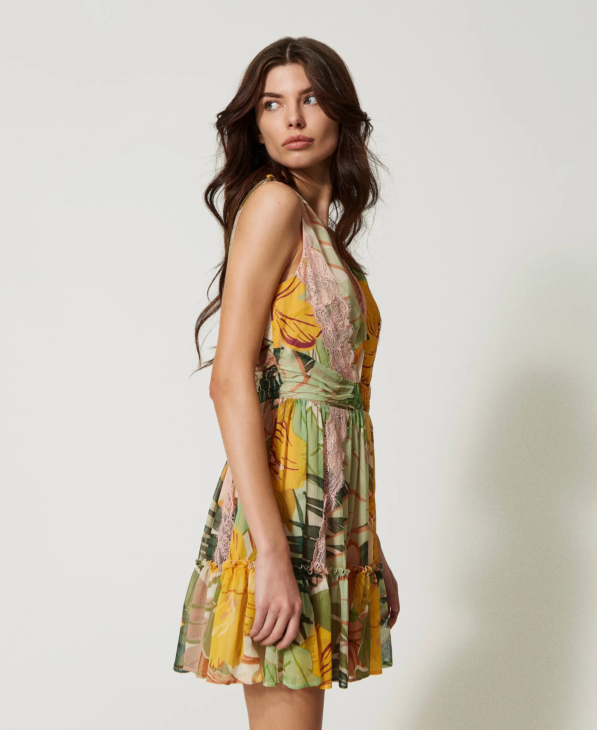 Vestido corto de crepé estampado