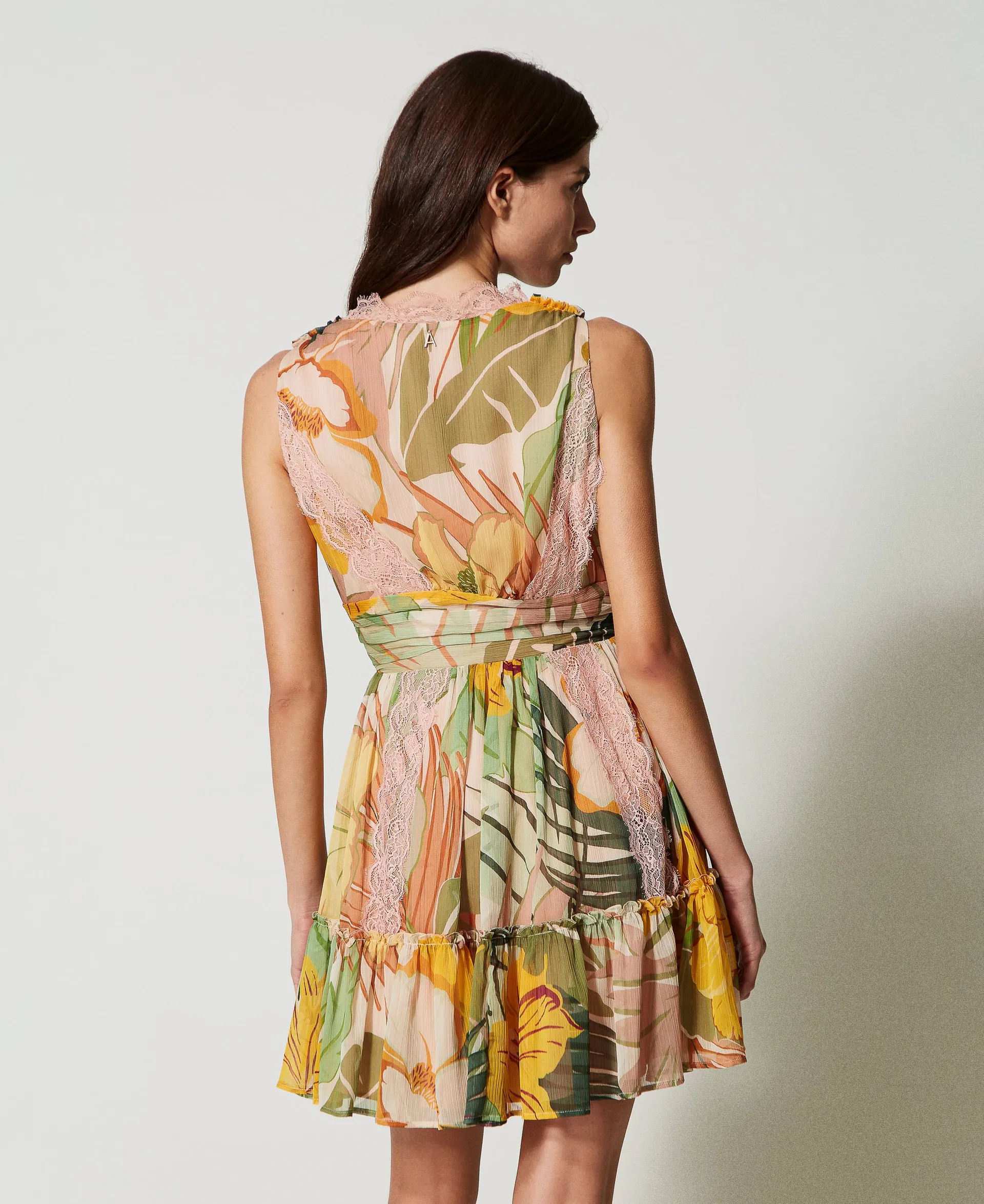 Vestido corto de crepé estampado