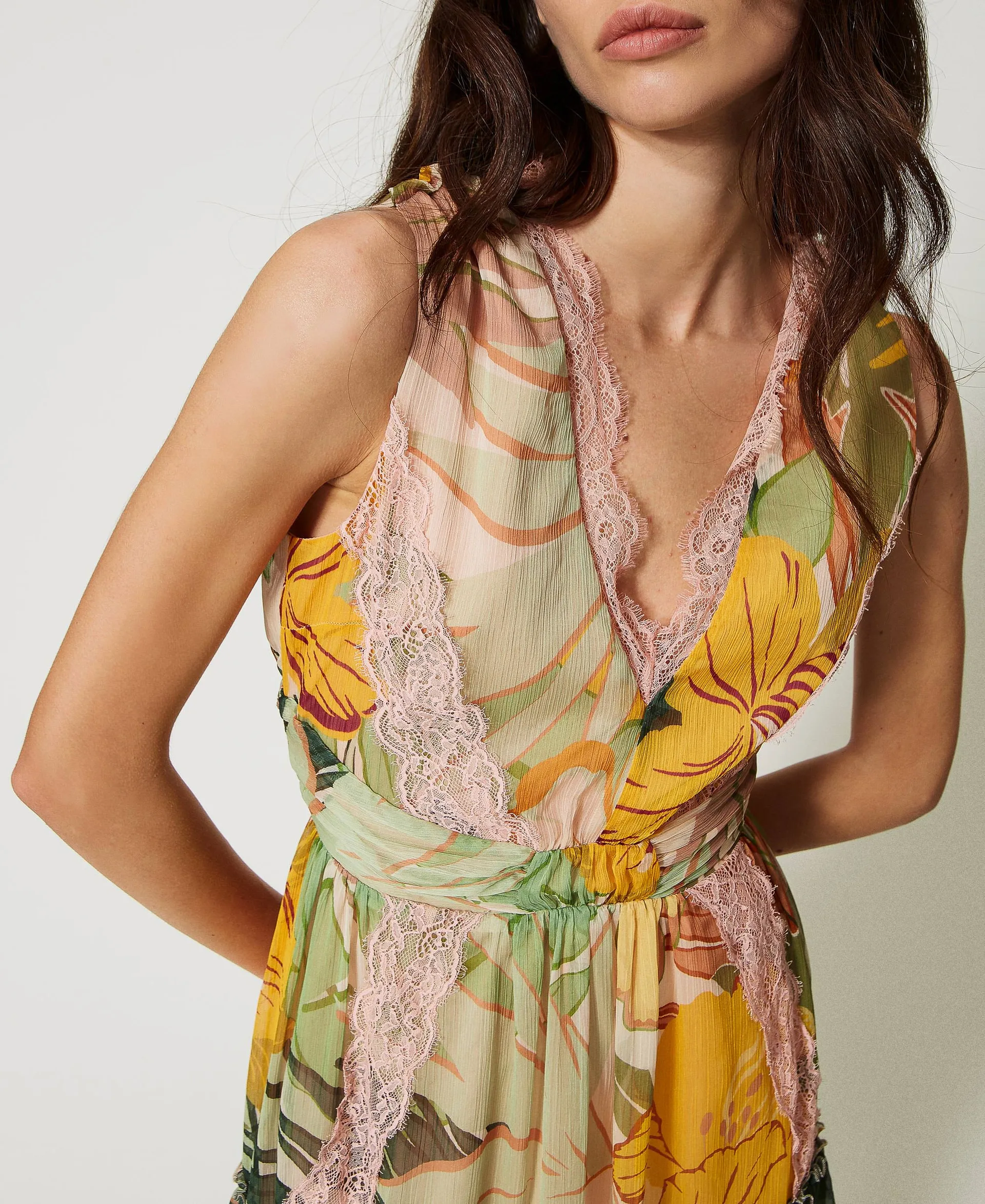 Vestido corto de crepé estampado