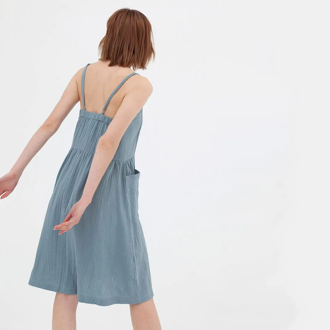 Vestido midi azul de algodón orgánico con tirantes