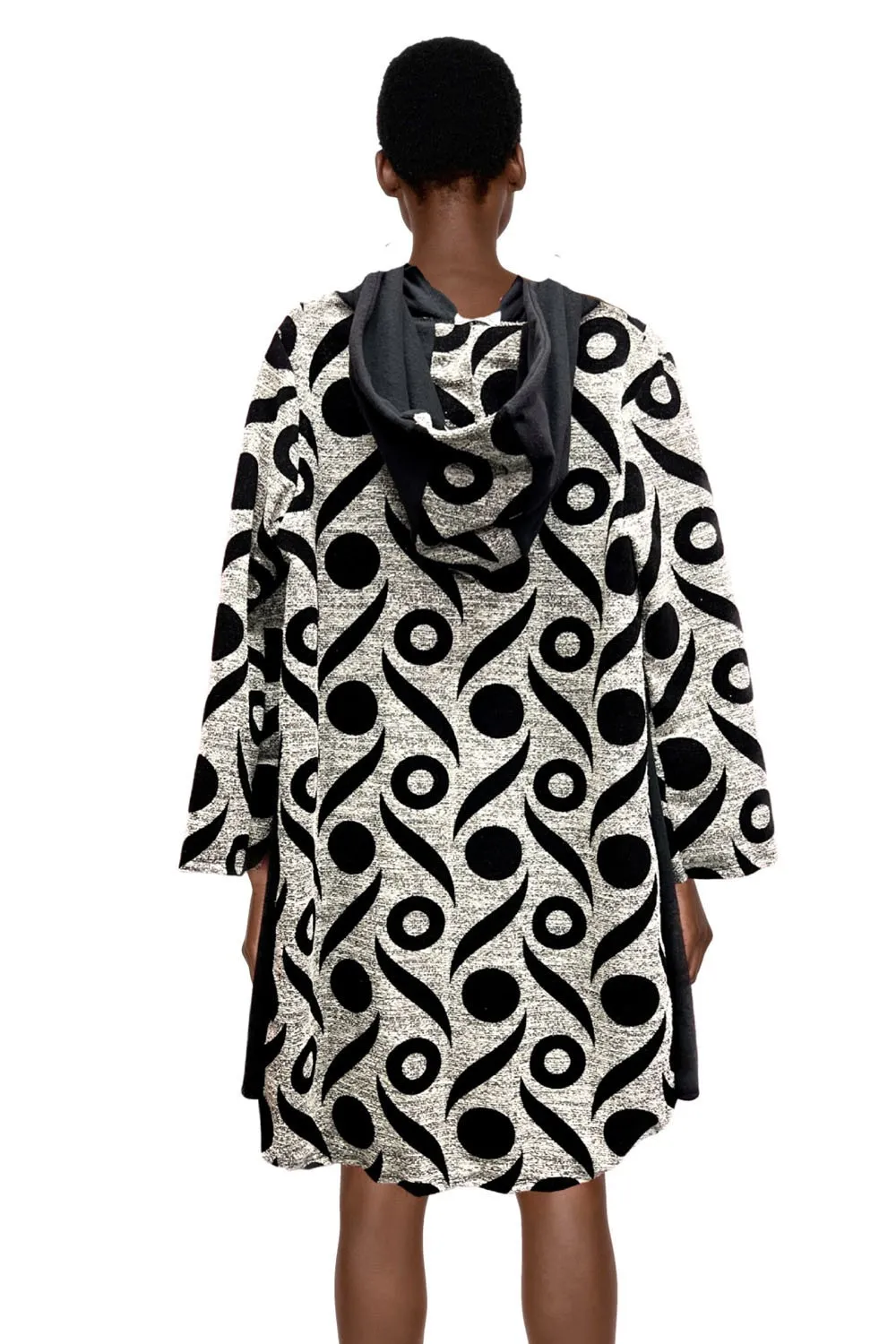 Vestido suéter gris con estampado abstracto