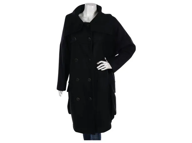 Won Hundred Abrigos, Ropa de calle Negro 