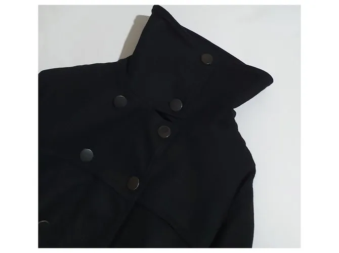 Won Hundred Abrigos, Ropa de calle Negro 