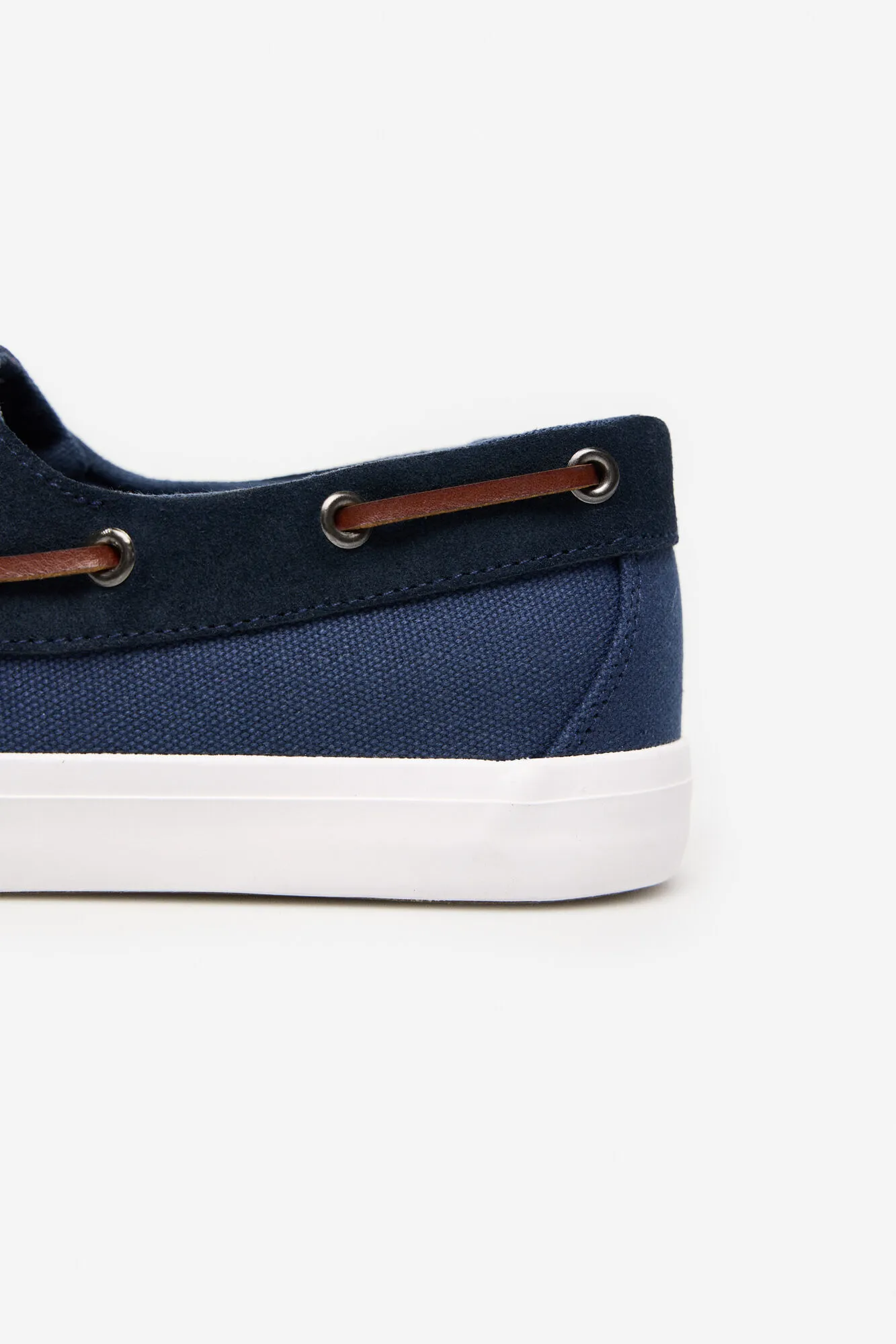 Zapatilla nautica textil y piel