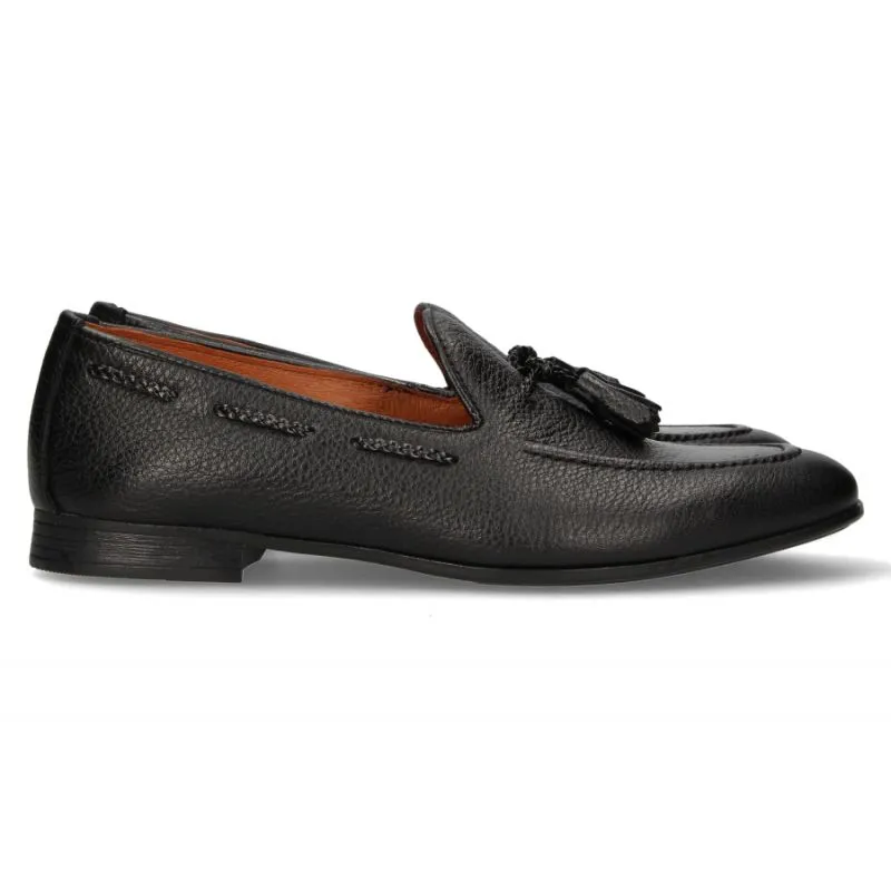 Zapato con borlas negro